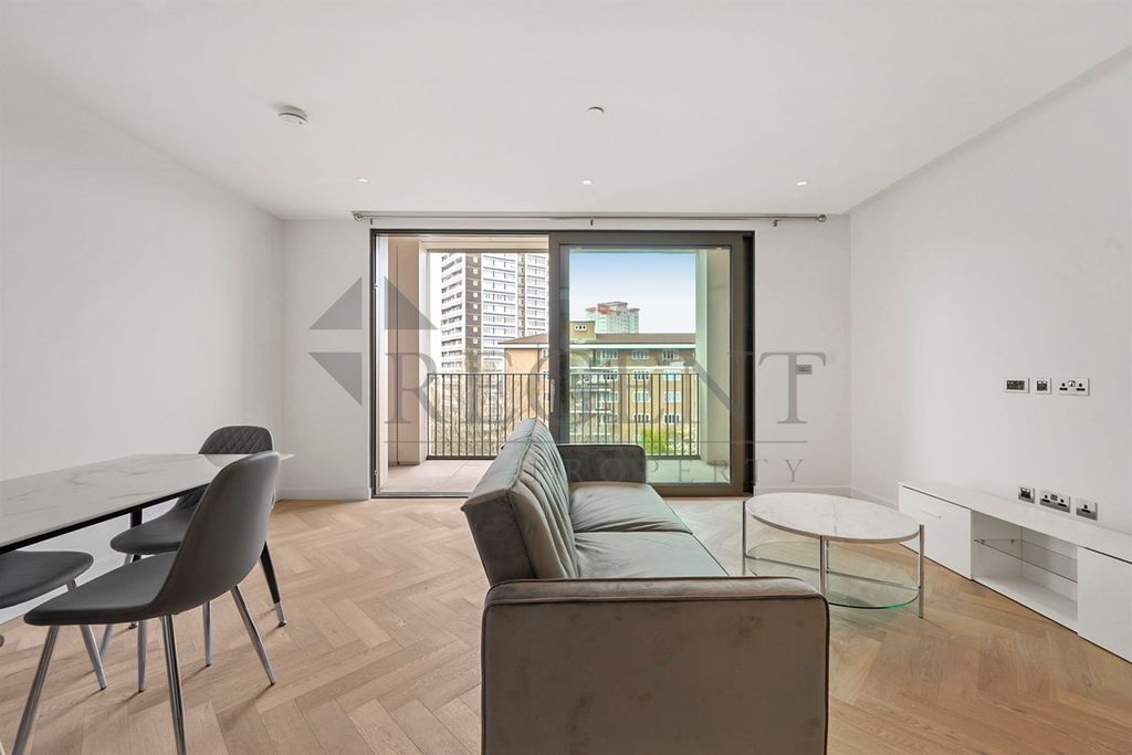 Property photo 3 of 18 Open Plan