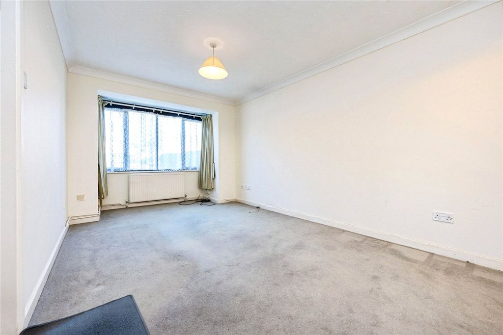 Property photo 2 of 11 Picture No. 14