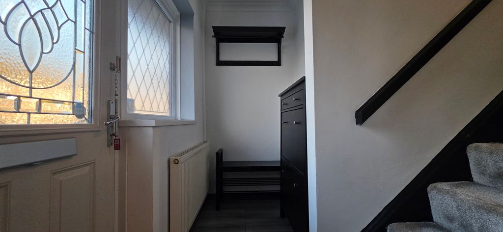 Property photo 2 of 14 Hallway