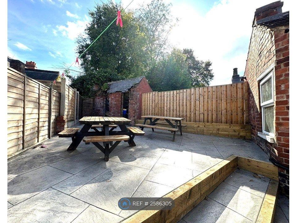 Property photo 1 of 12 Landscaped Garden