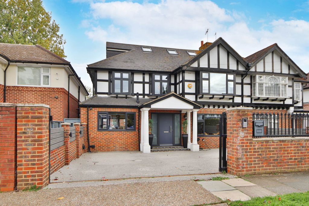 Property photo 1 of 31