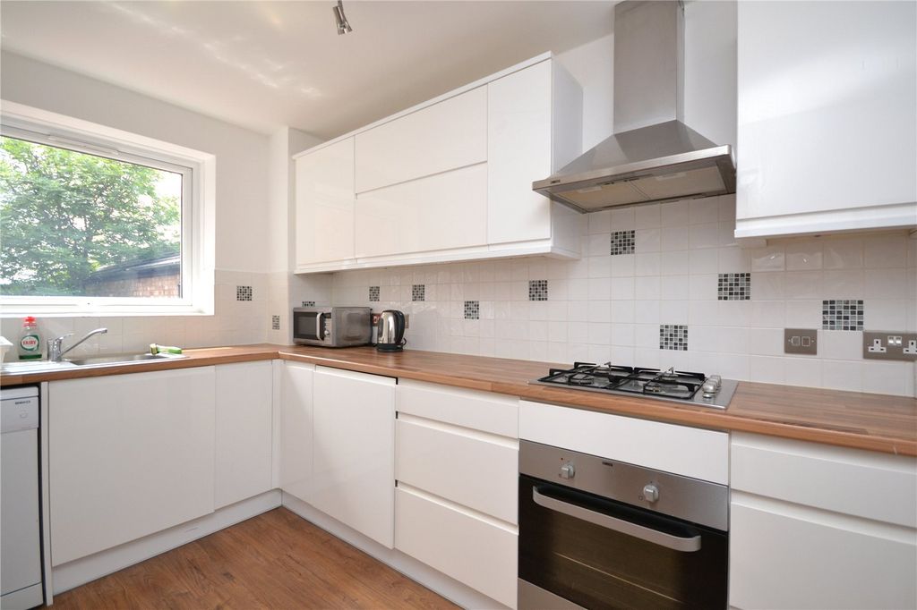 Property photo 3 of 7 Kitchen