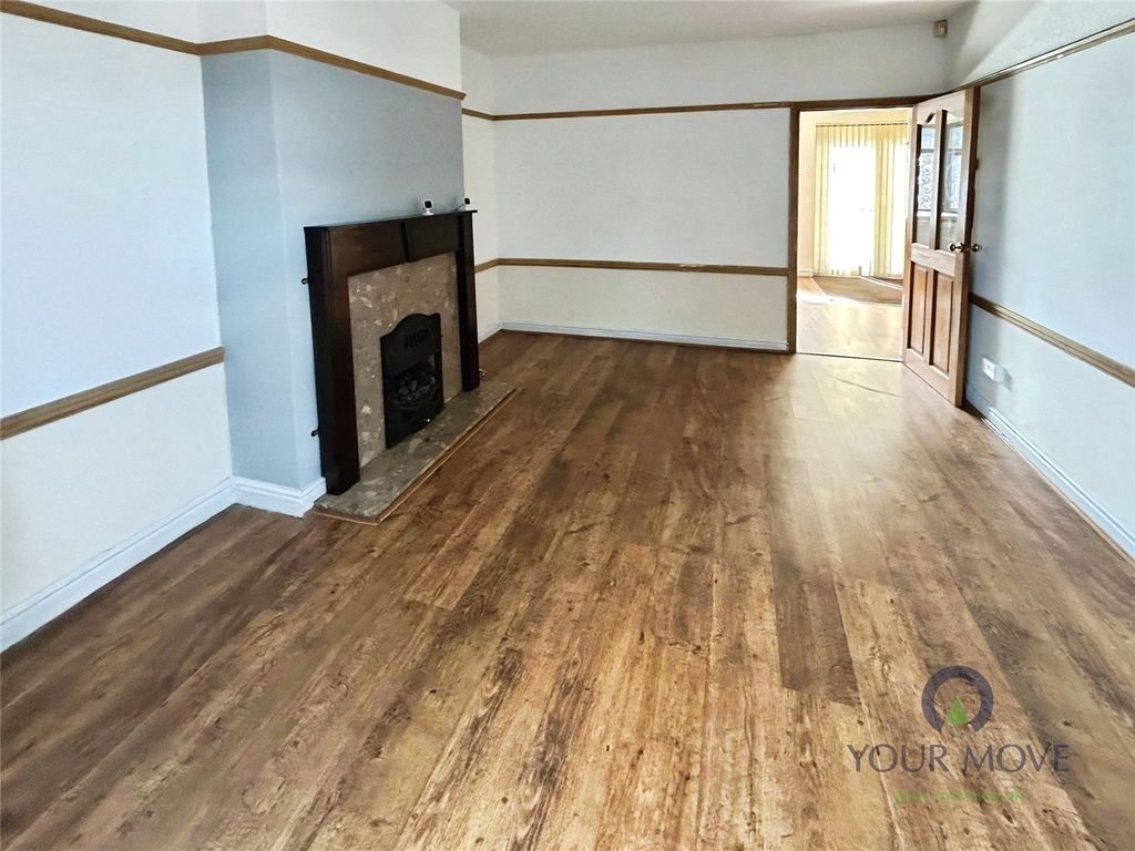 Property photo 2 of 12 Lounge