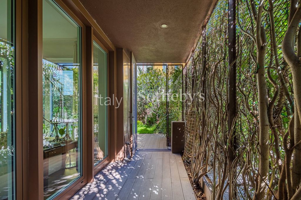 Property photo 2 of 31