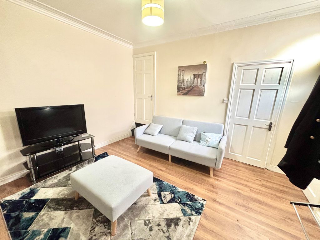 Property photo 2 of 16 Bedroom 3