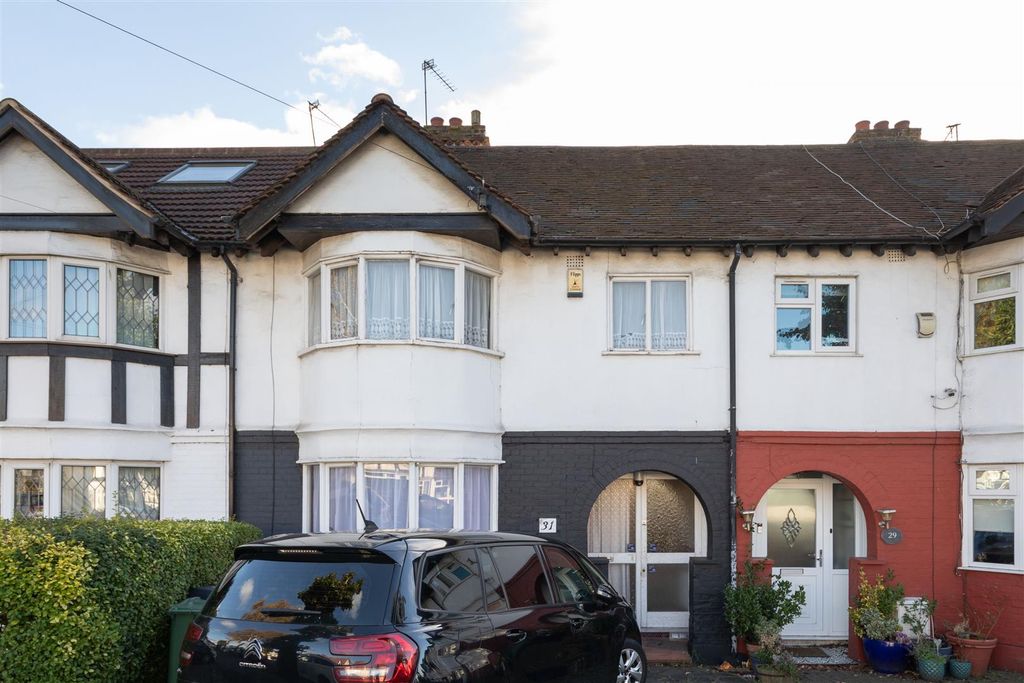 Property photo 1 of 31 New Road, E4