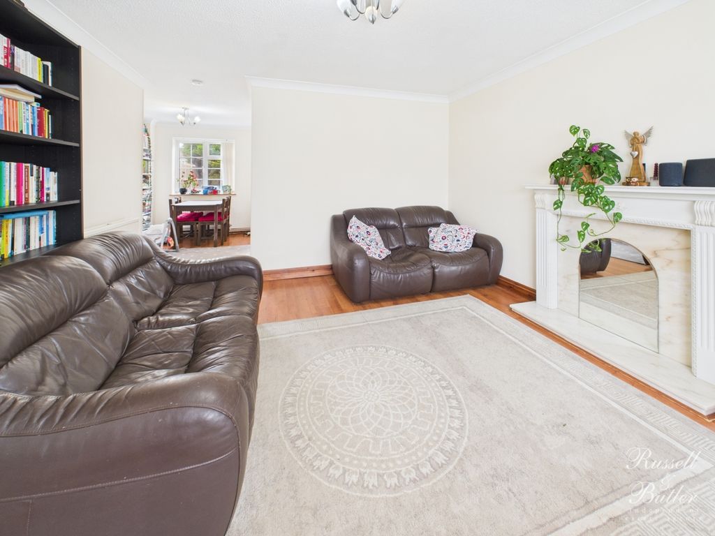 Property photo 2 of 9 Cam02127G0-Pr0279-Still003