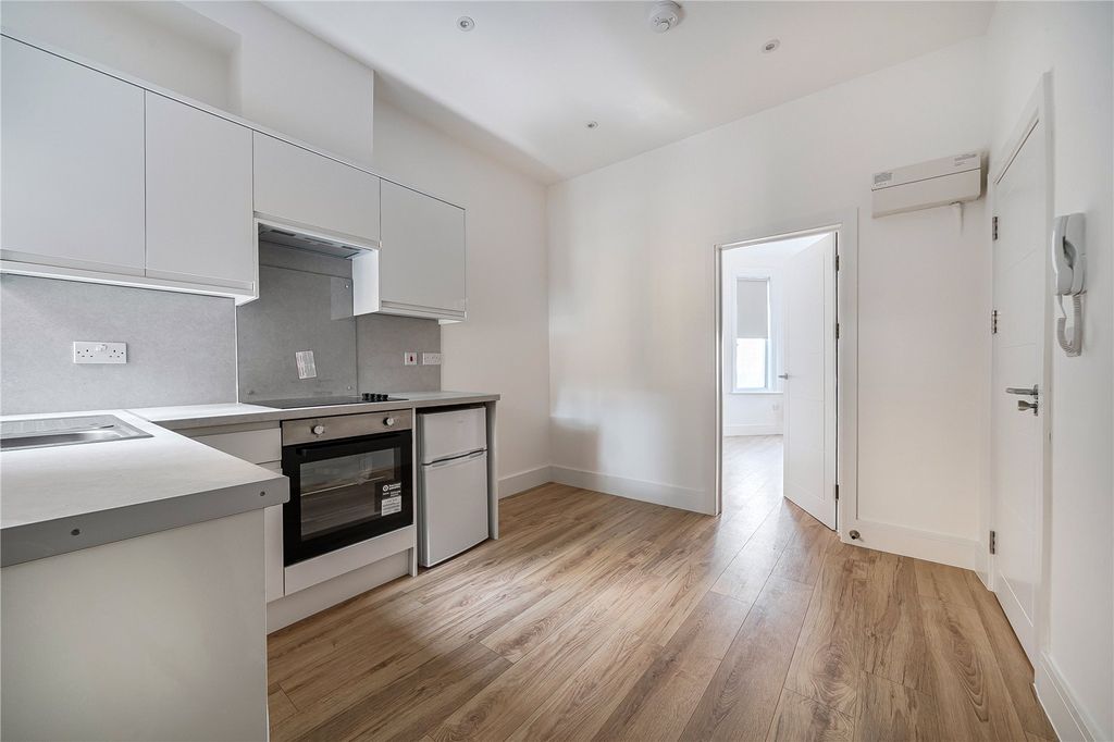 Property photo 2 of 11 Picture No. 17