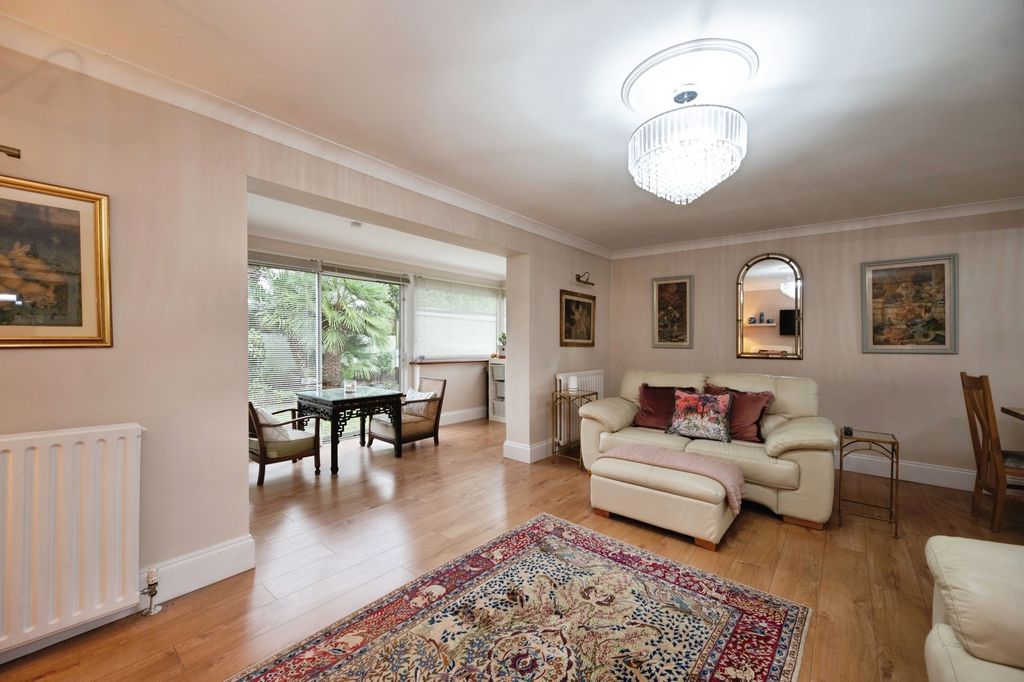 Property photo 3 of 20 Pbox-Img.Jpg