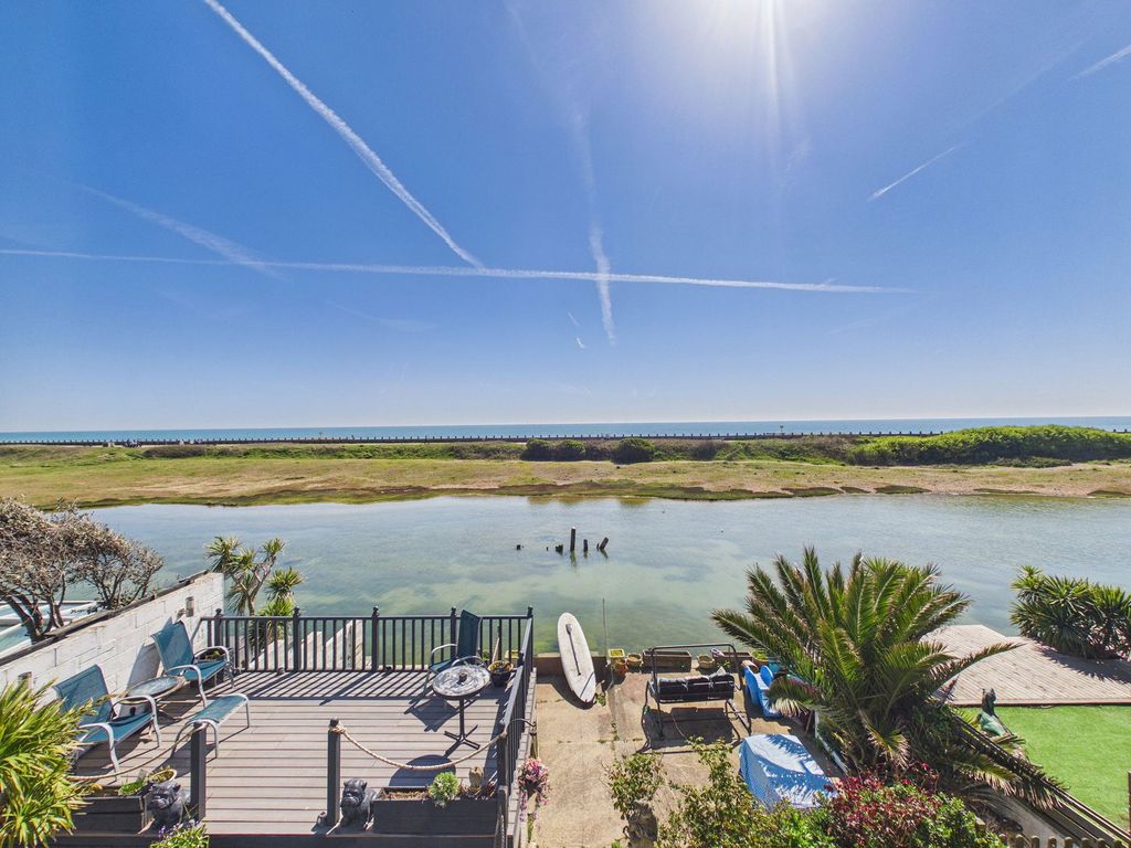 Property photo 2 of 25