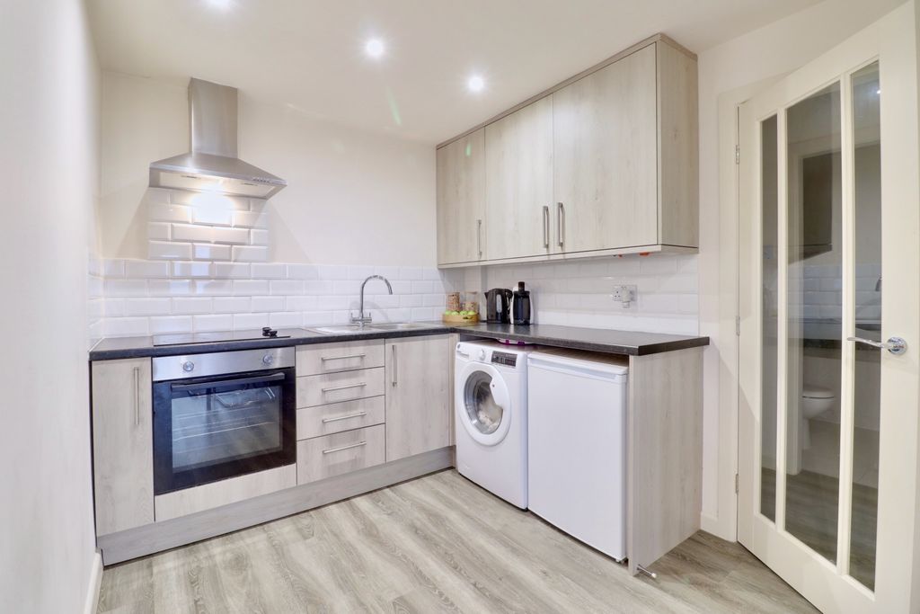 Property photo 3 of 18 Modern Kitchen