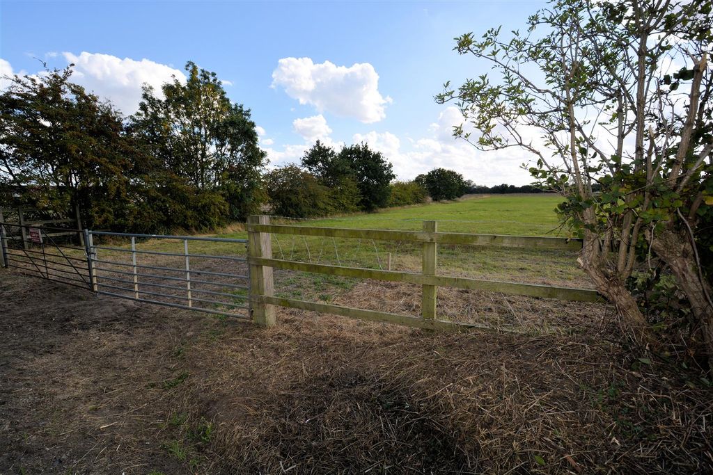 Property photo 2 of 6 Rawcliffe Land 1.Jpg
