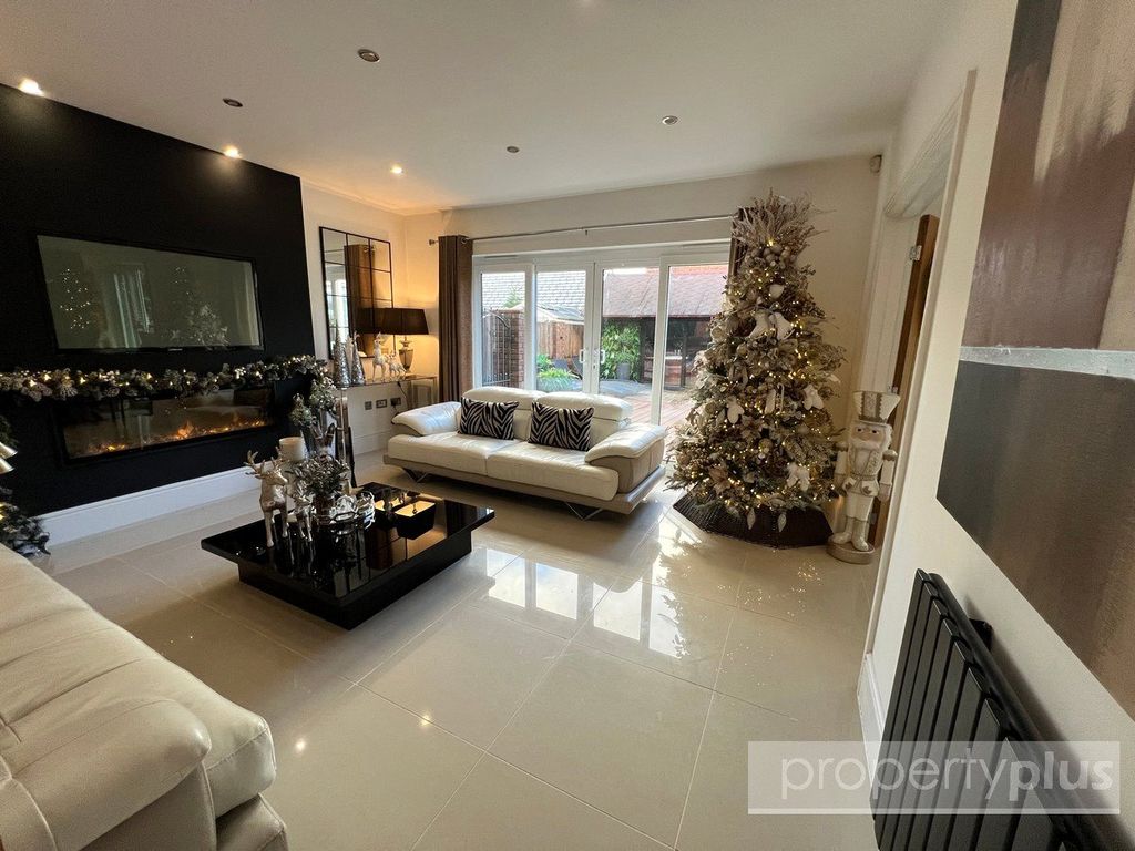 Property photo 3 of 47 Picture No. 18