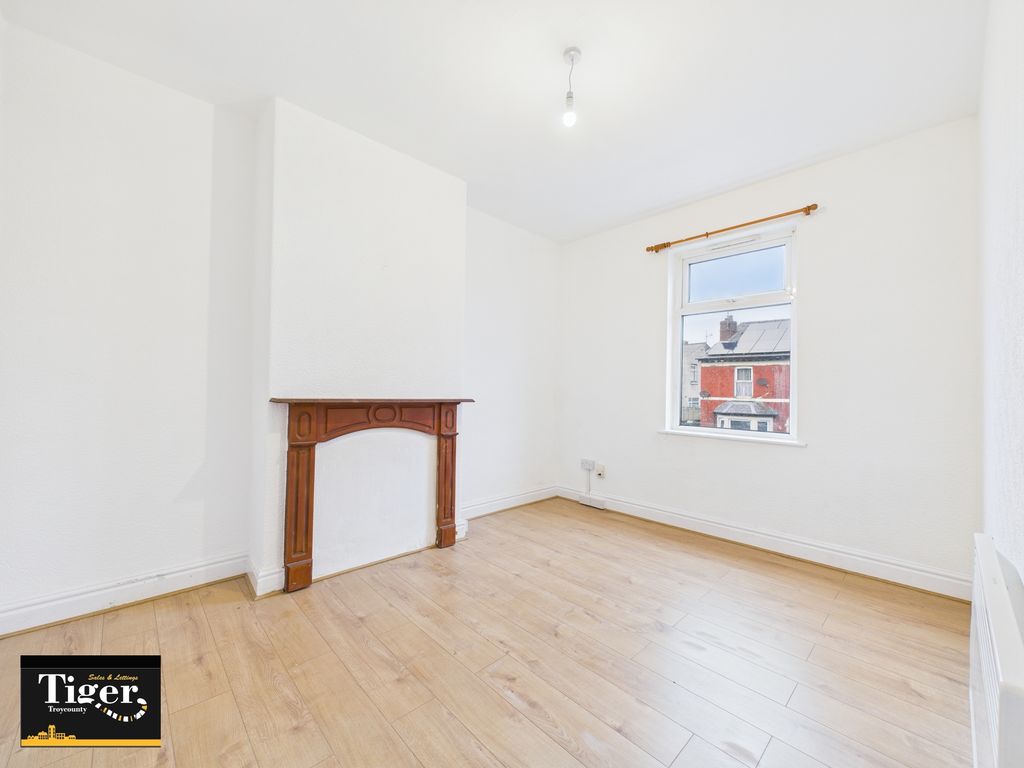 Property photo 2 of 10 Cam03440G0-Pr0518-Still006