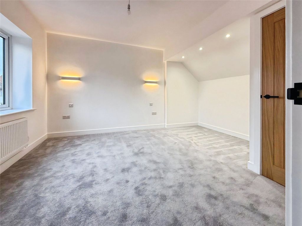 Property photo 3 of 15 Picture No. 31