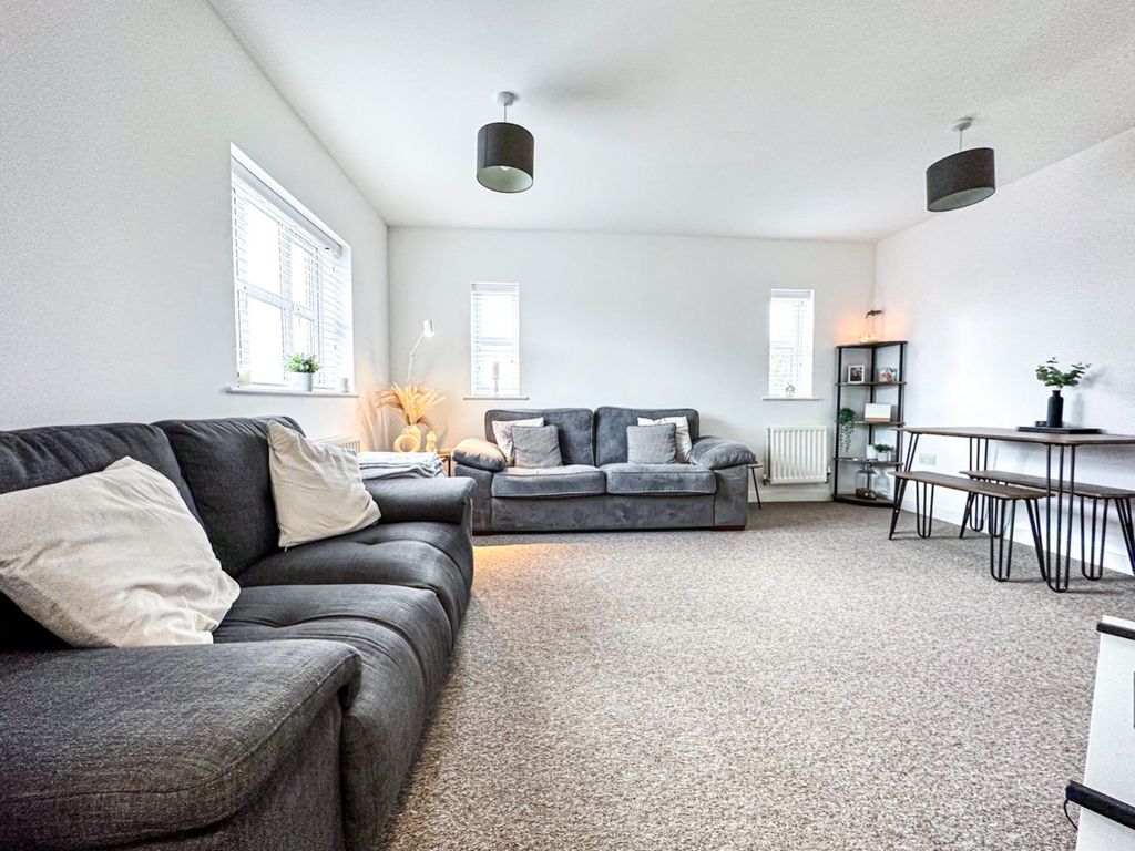 Property photo 2 of 12 4707751