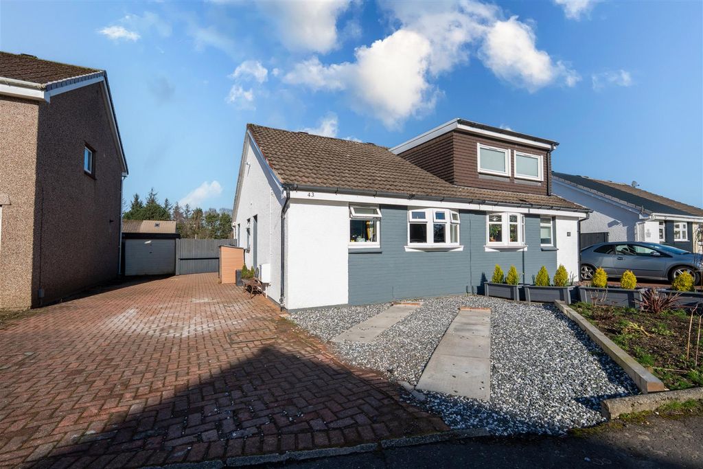 Property photo 2 of 13 Front.2