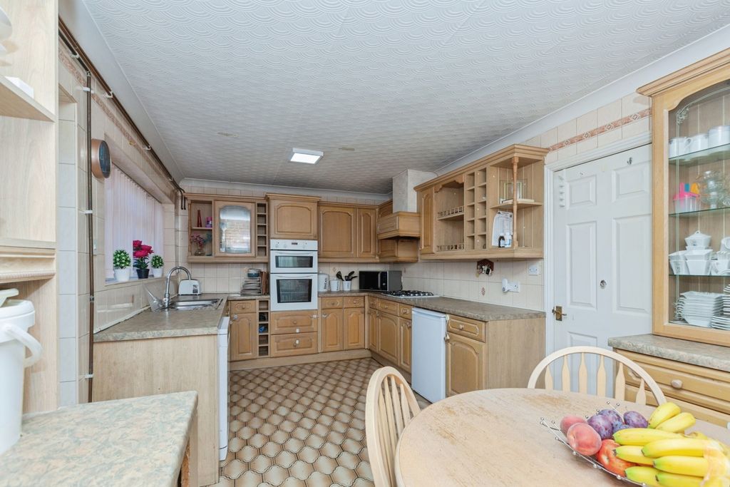 Property photo 3 of 21 Kitchen/Diner