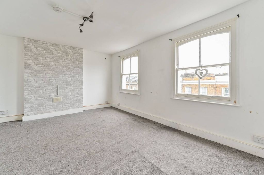 Property photo 1 of 5