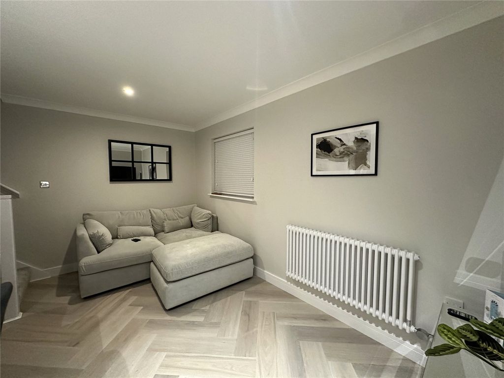 Property photo 1 of 4 Living Room
