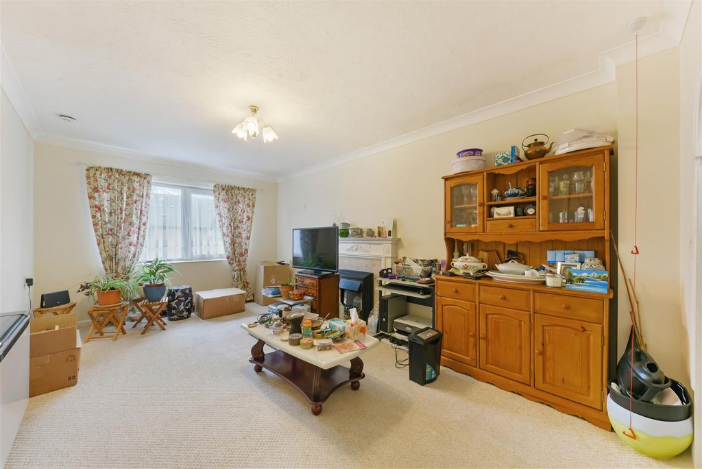 Property photo 2 of 8