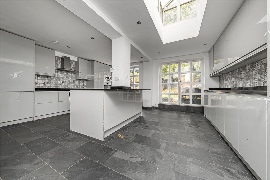 Property photo 2 of 13 Picture No. 12