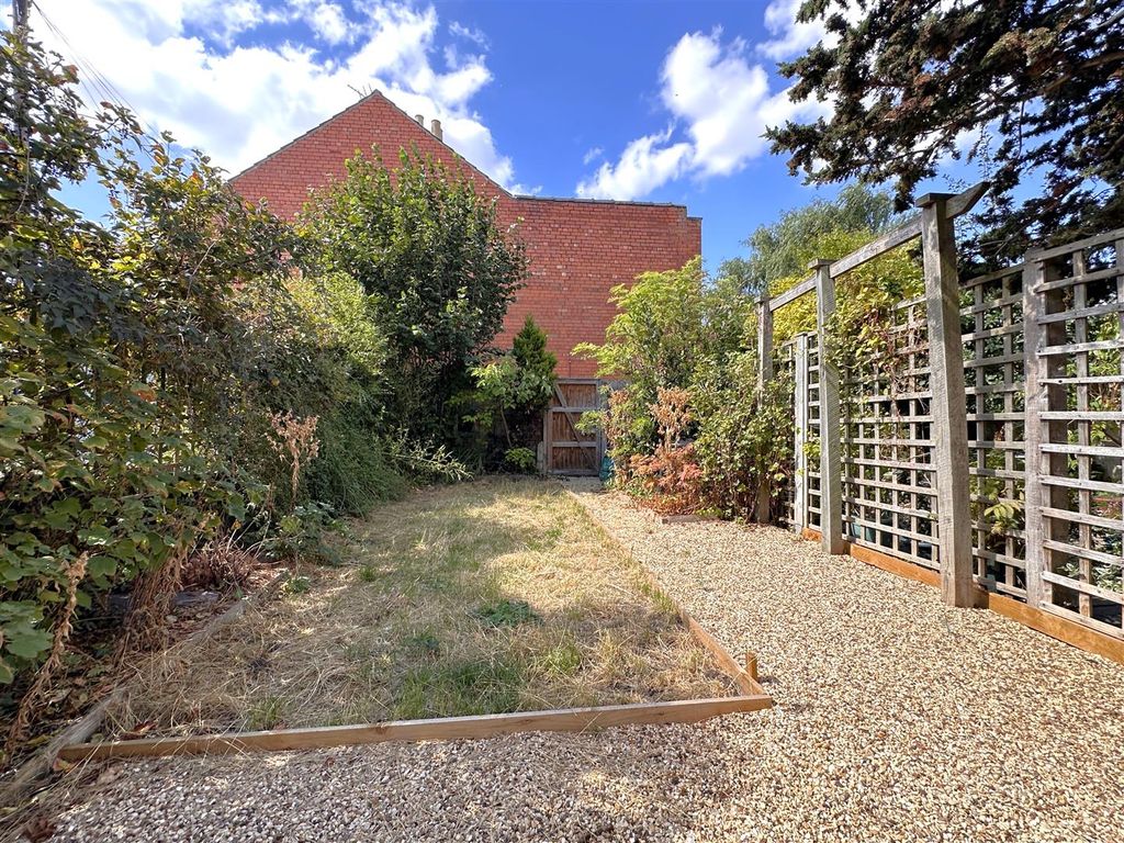 Property photo 3 of 16 Lovely Enclosed Garden 763