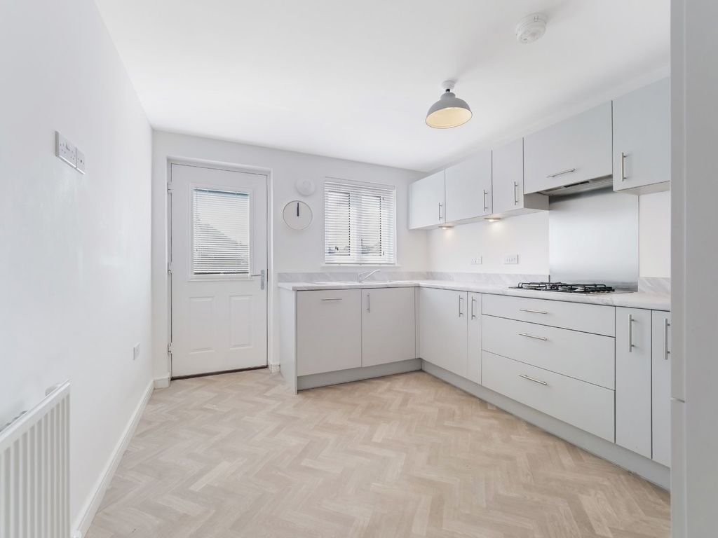 Property photo 3 of 15 Kitchen