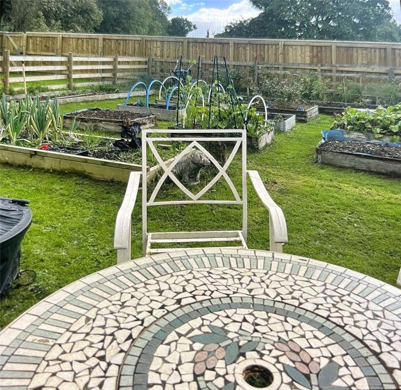 Property photo 3 of 17 Garden