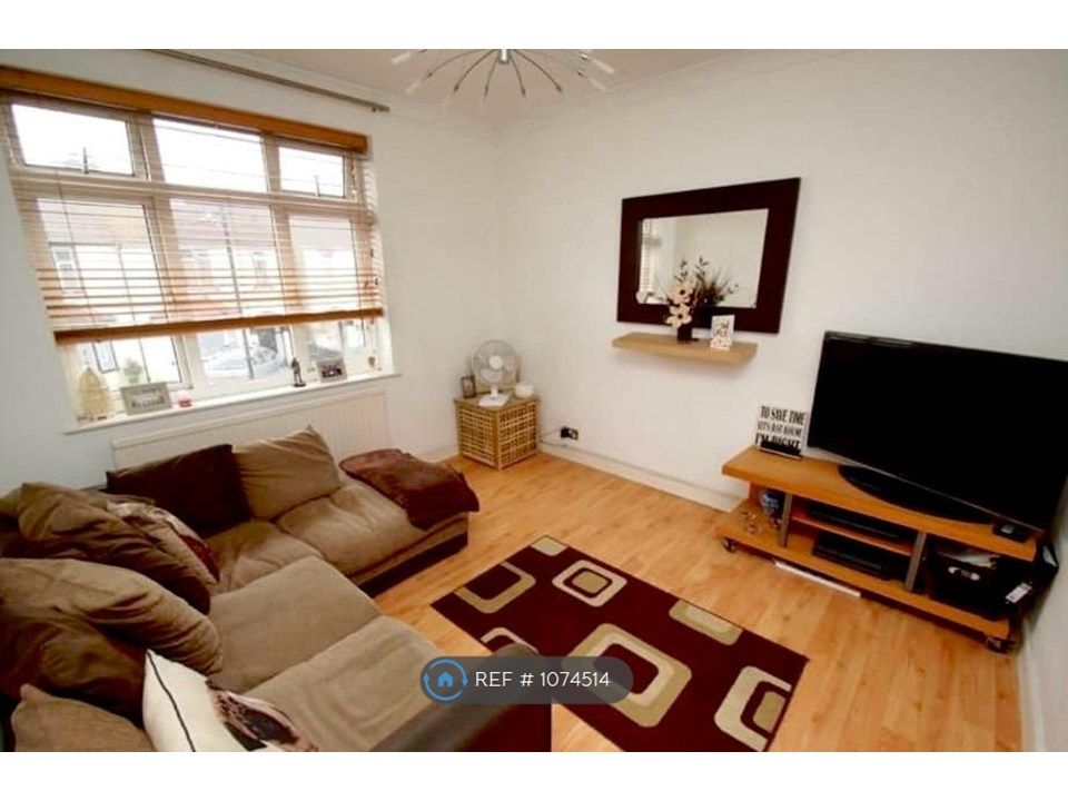 Property photo 3 of 7 Living Room