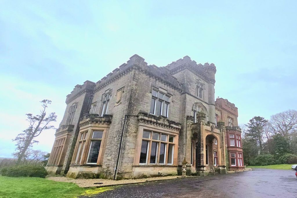 Property photo 1 of 9