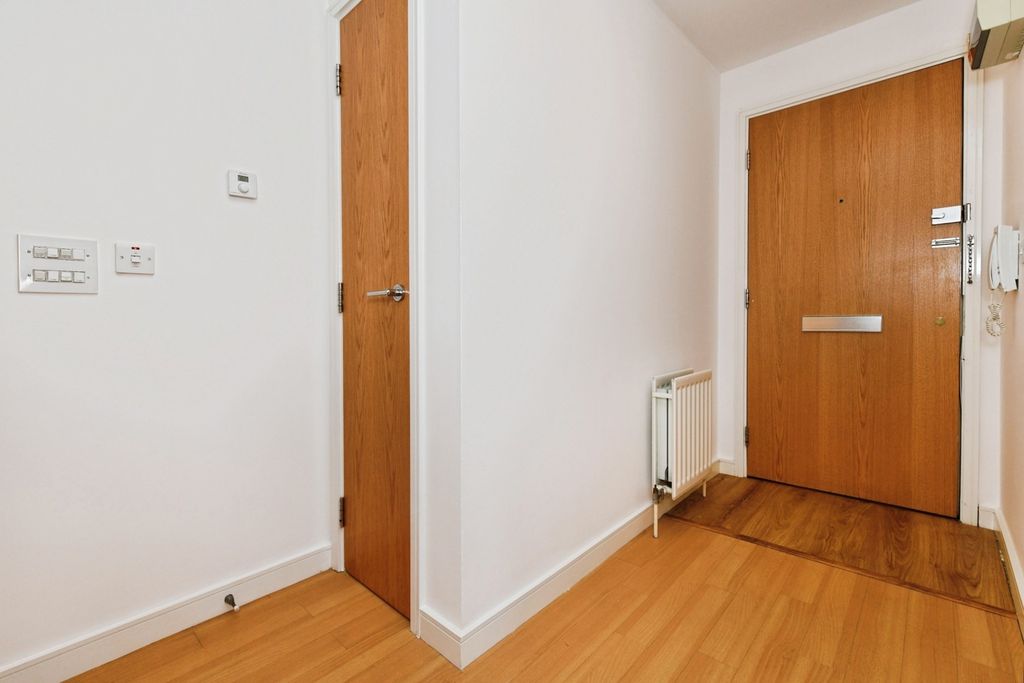 Property photo 3 of 17 Internal