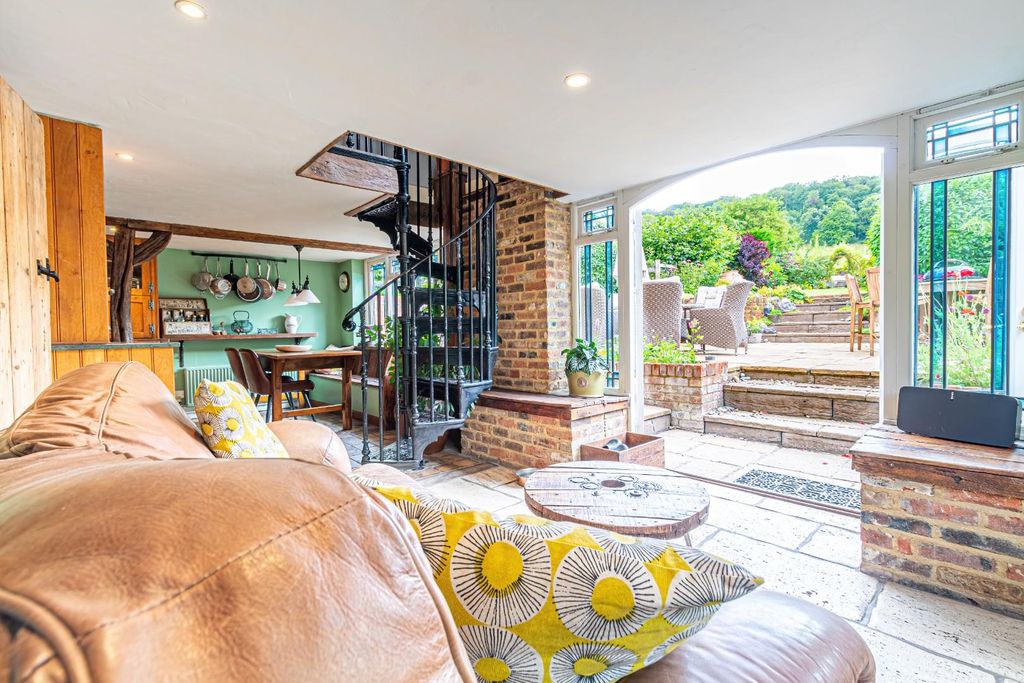 Property photo 2 of 32