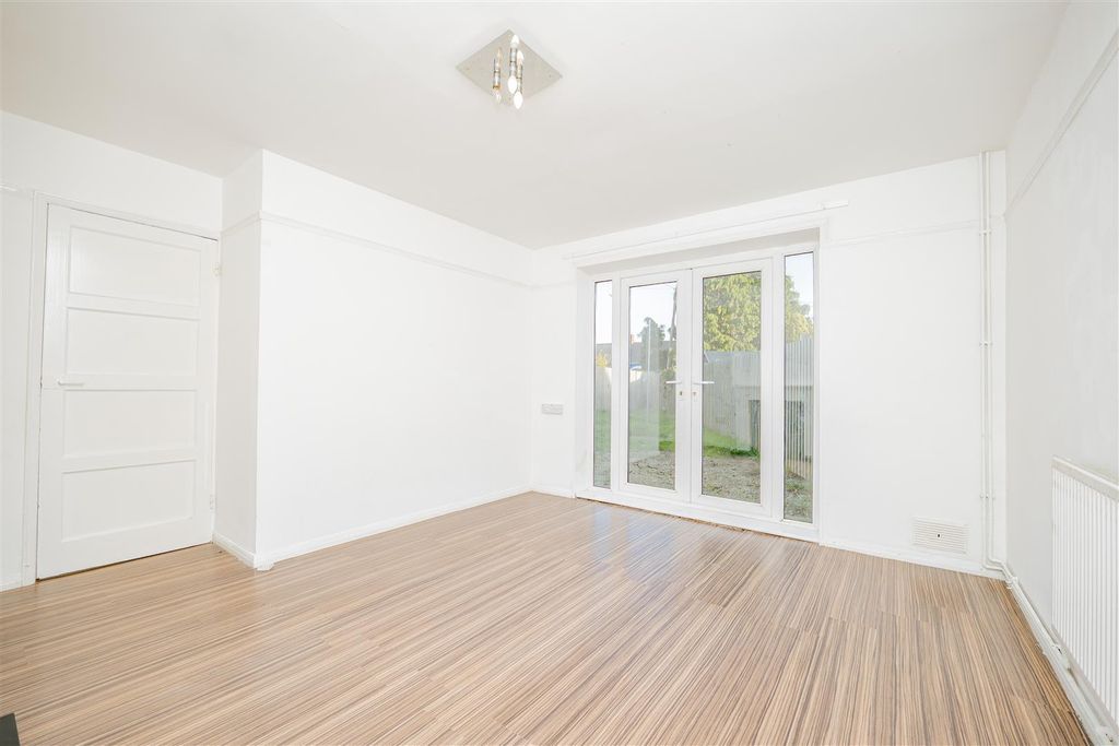 Property photo 2 of 23 P1398975.Jpg