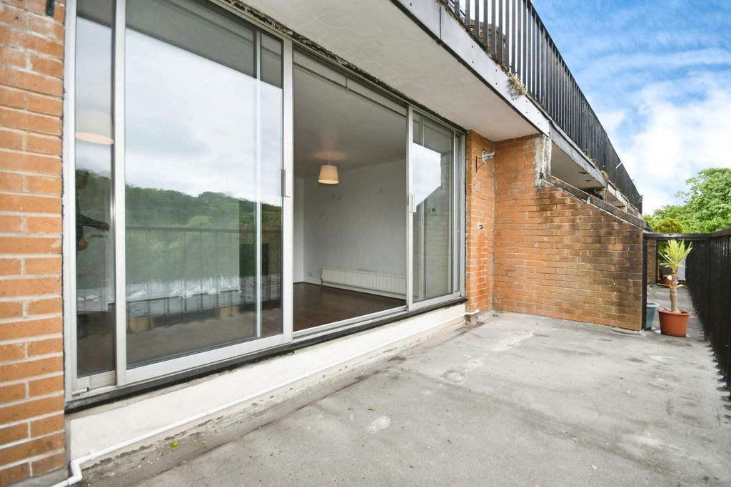 Property photo 3 of 11 Balcony