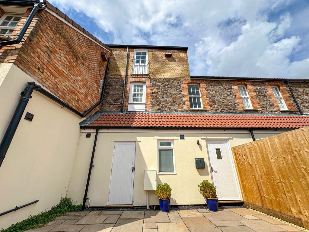 Property photo 1 of 10 4390702