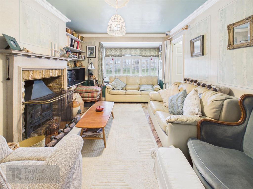 Property photo 2 of 18 Cam02600G0-Pr0651-Still016.Jpg