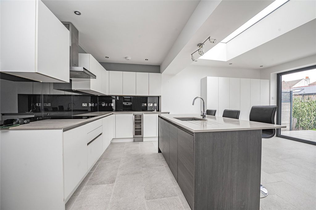 Property photo 2 of 9 Picture No. 26