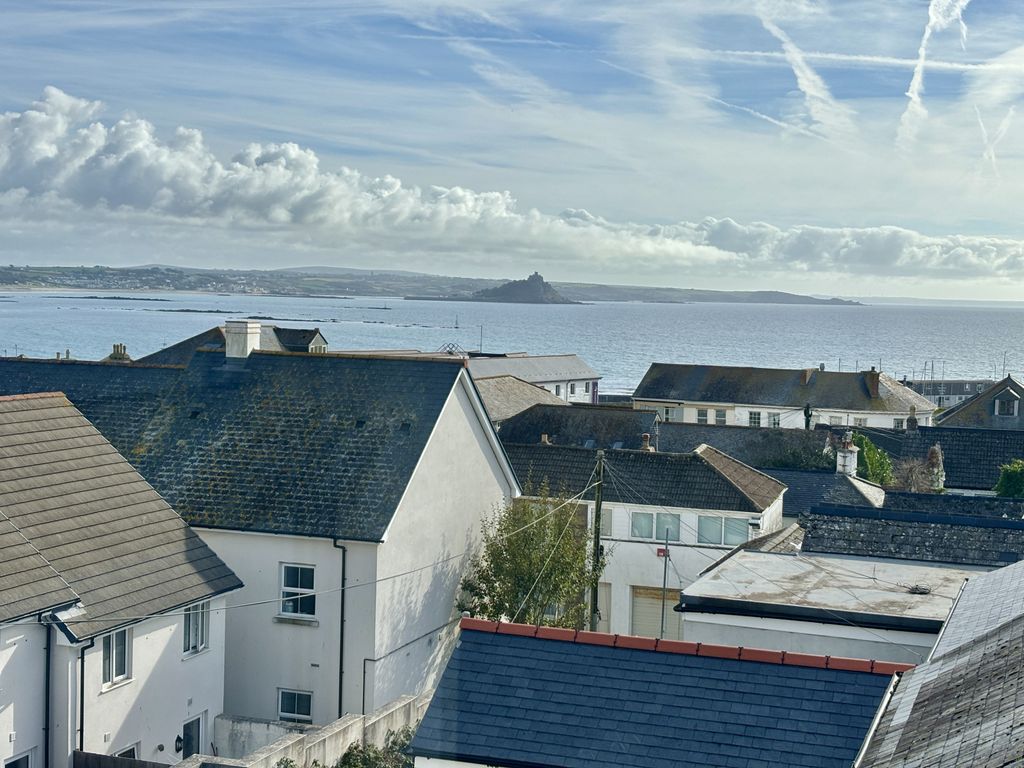 Property photo 1 of 15 4Â Bedroom Mid Terraced House For Sale
