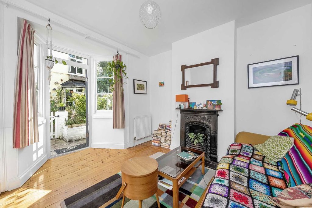 Property photo 2 of 12