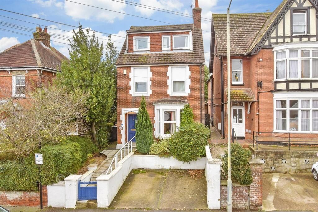 Property photo 1 of 2