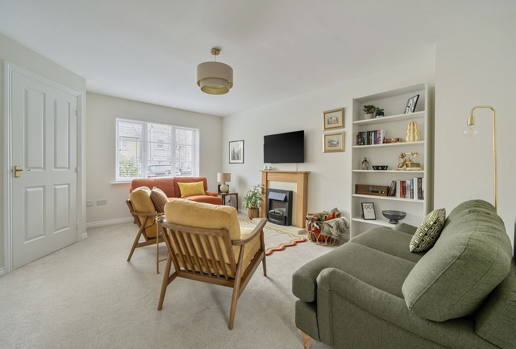 Property photo 3 of 11 1409877-18-698Db7...