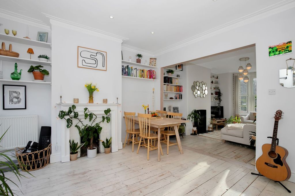 Property photo 2 of 29