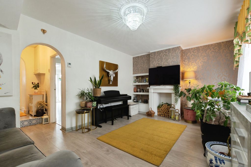 Property photo 3 of 19
