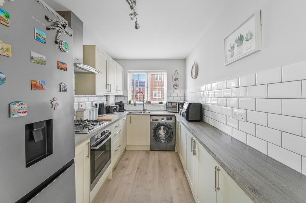 Property photo 3 of 15 Kitchen