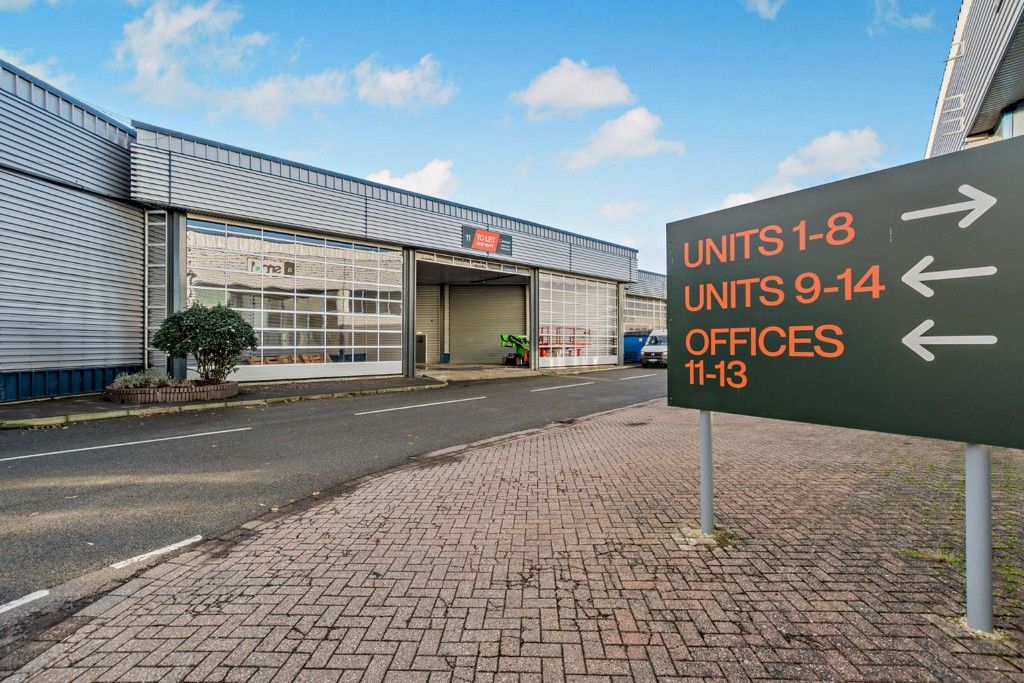 Property photo 1 of 10 Photo 9