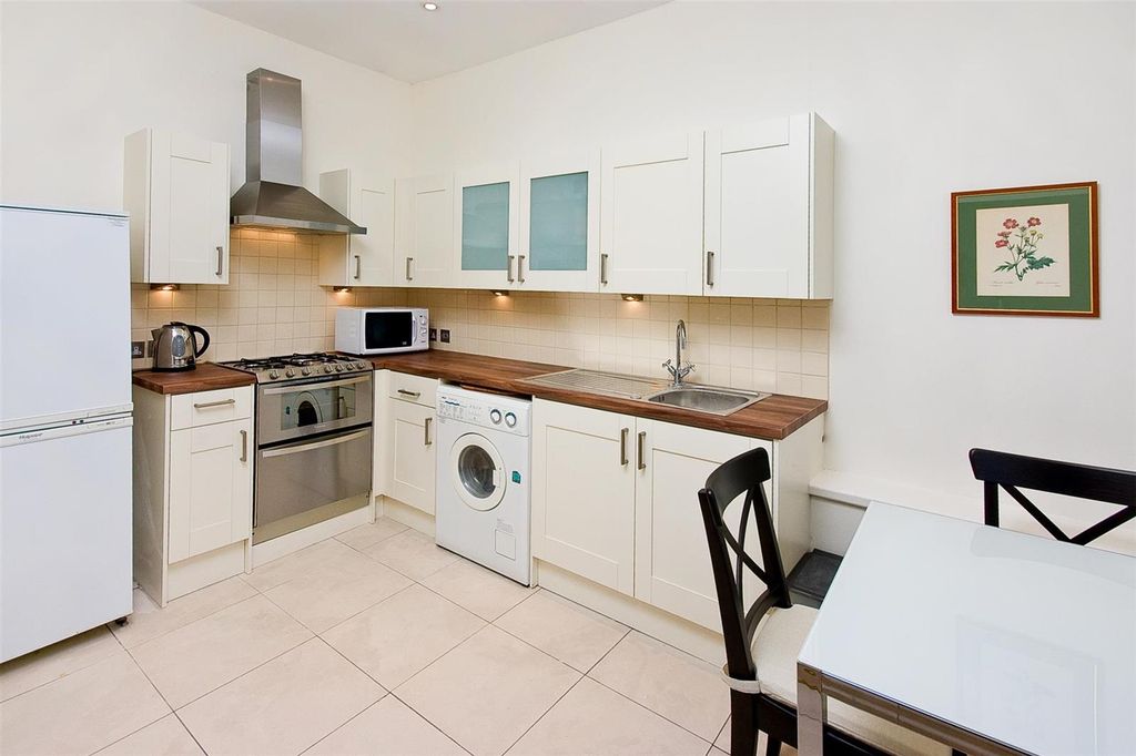 Property photo 2 of 8 Eat-In Kitchen