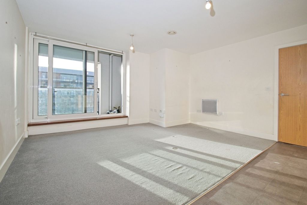 Property photo 2 of 17 Lounge