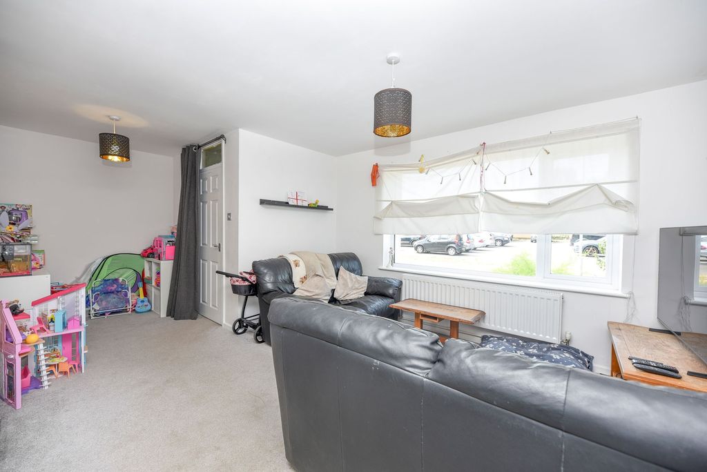 Property photo 3 of 12