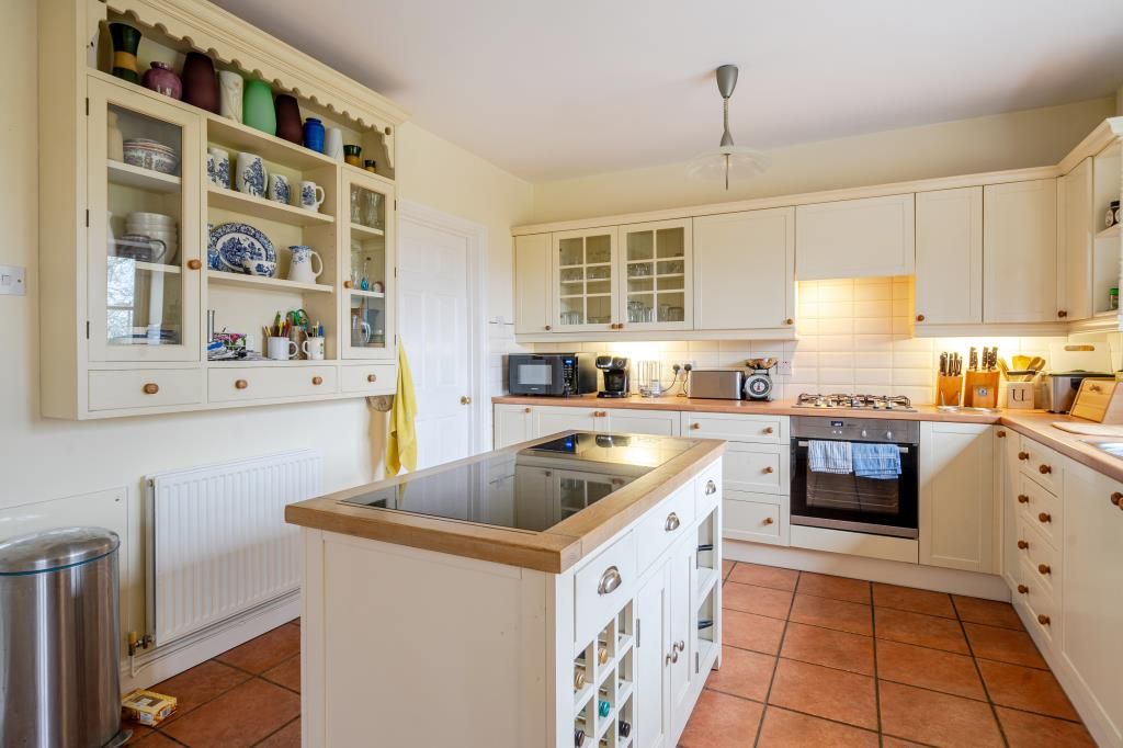 Property photo 3 of 21 Kitchen